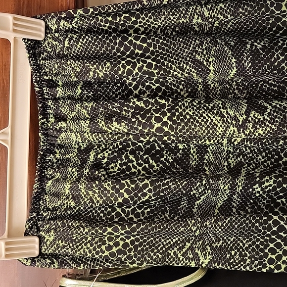 Rubies Dance Costume Black & Green Top & Bell Bottom Pants Youth L - Picture 5 of 8